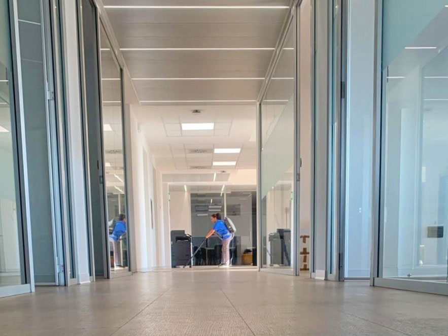 Pulizie Professionali per la tua Attività: Uffici, Aziende e Capannoni a Saronno e limitrofi